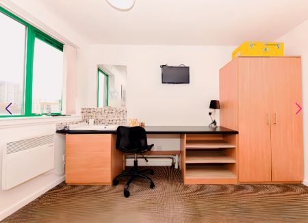 Large Room - Photo 4