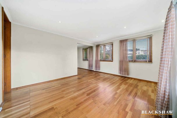 "Family-Friendly Home in Prime Karabar Location " - Photo 1