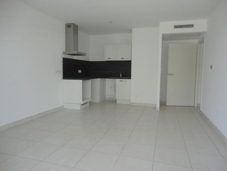 Location Appartement 2 pièces 41m² MONTPELLIER 34000 - Photo 2