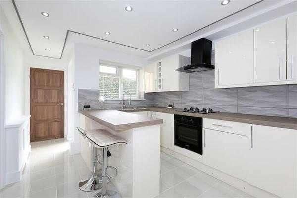 Parkfield Close, Edgware, HA8 - Photo 1