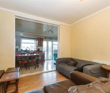 4 bedroom terraced house to rent - Photo 4