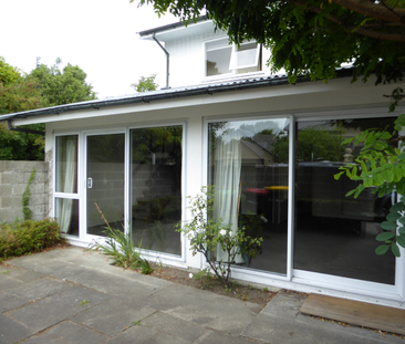 Sunny Three Bedroom Unit in Merivale Available 2nd Feburary 2026 - Photo 5