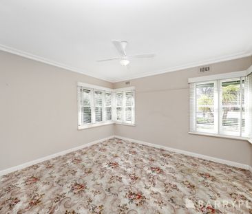 Comfortable Family Living in a Prime Sunshine Location - Photo 3
