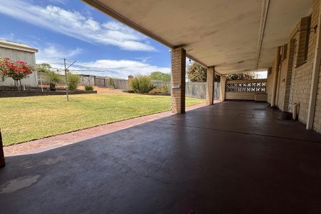 CHARACTER RESIDENCE WITH GENEROUS SPACE - Photo 5