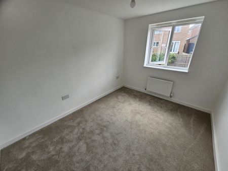 3 bed Detached - To Let - Photo 2