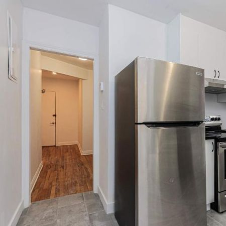 TRES GRAND 3 1/2 - 3485 ELLENDALE - RECEMMENT RENOVE - Photo 3