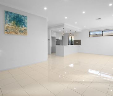 Modern Spacious Four Bedroom Home! - Photo 5