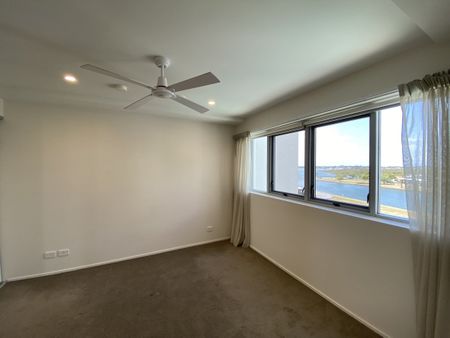 Stunning Waterfront Living in Anchorage Apartments – Hope Island - Photo 4