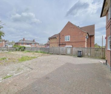 4 bedroom semi-detached house to rent - Photo 5