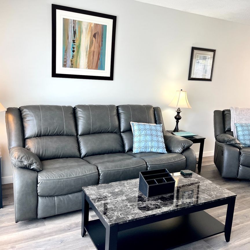 124 Anderson Close **Fully Furnished All Utilities Included **Short Term Welcome - Photo 1