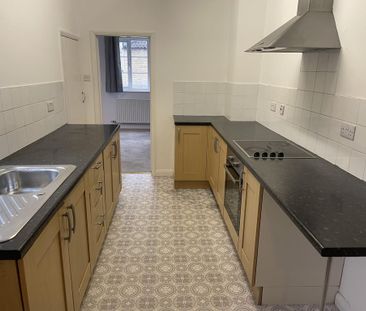 2 bedroom semi-detached house to rent - Photo 6