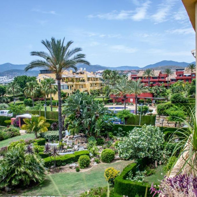 Atico en alquiler en Bel-Air, Estepona - Photo 1