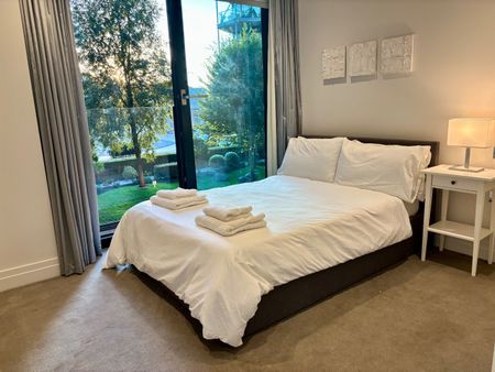 3 Bed Flat, Riverlight Quay, SW11 - Photo 5