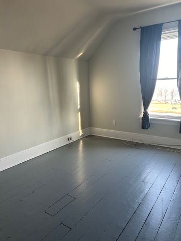 1421 Lakeshore Rd - Photo 2