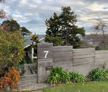 Spacious Sunny Family Home - Photo 4