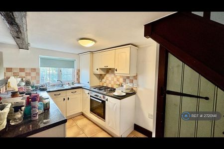 2 bedroom semi-detached house to rent - Photo 5