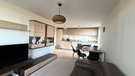 Exeter Road, London - Photo 2