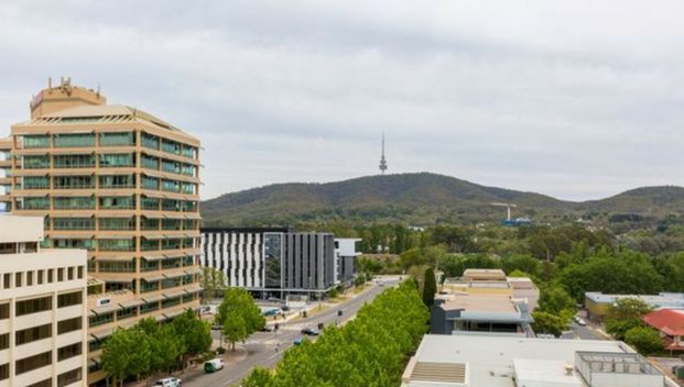 Want to Live with Style and Convenience! - Furnishing Optional - Photo 1