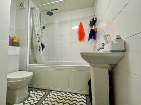 Alderwood, Chineham, Basingstoke, Hampshire, RG24 - Photo 4