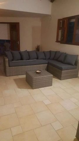 Appartement en haut de villa type T4 meublé ABYMES - Photo 3