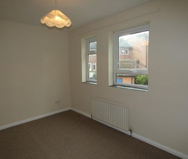 2 bedroom end of terrace house to rent - Photo 3