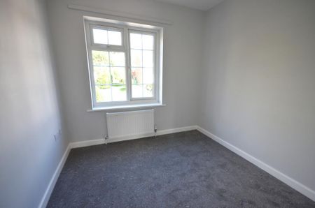 4 bedroom semi-detached house to rent - Photo 4