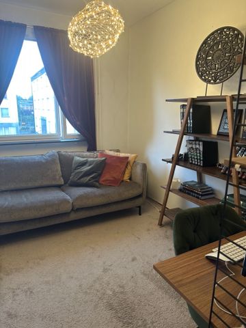 Rymlig 4:a med badrum och toalett. Nära till Kista mässa och Mall of Scandinaiva - Foto 2