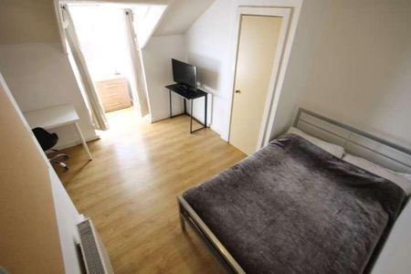 Delph Mount, Woodhouse, Leeds, LS6 - Photo 3