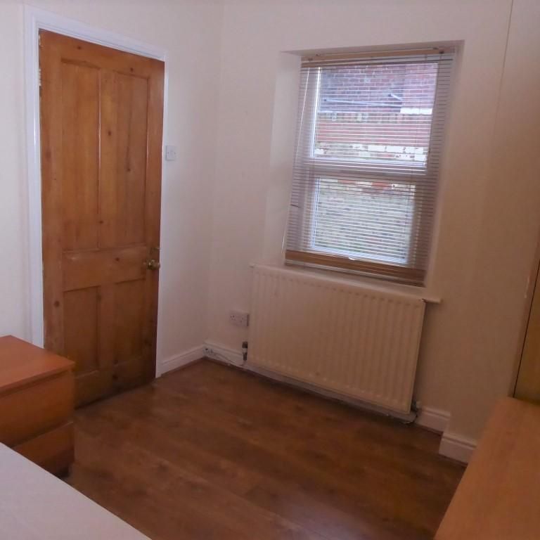 3 bedroom flat to rent - Photo 1