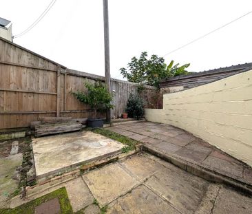 2 bedroom semi-detached house to rent - Photo 4