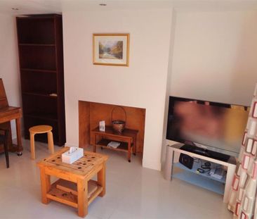 2 bedroom cottage to rent - Photo 2