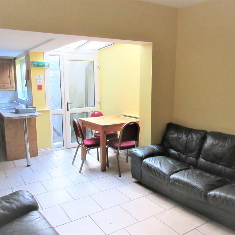 7 Bedroom House, 75 Rugby Avenue, Queens ~ Quarter, Belfast, BT7 1RE - Photo 1