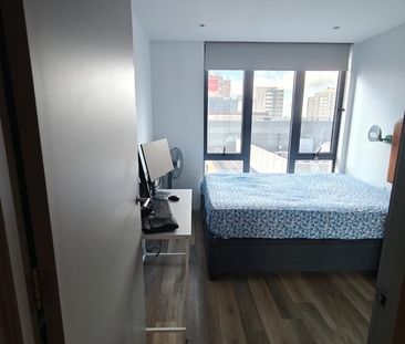 Room in a Shared Flat, Dingwall Road, CR0 - Photo 2