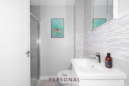 Hardwick Close, Ewell - Photo 3