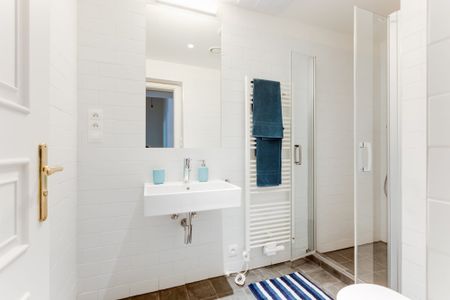 Pronájem zařízeného středního pokoje ve sdílených bytech Praha 5 - Malá Strana s vynikající dostupností do centra - Photo 2