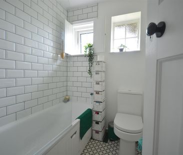 Drummond Gardens, Christ Church Mount, Epsom, Surrey, KT19 8RP - Photo 6