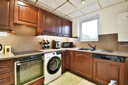 3 bedroom flat to rent - Photo 5