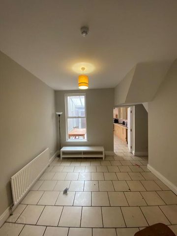 All Bedrooms Upstairs, 3 Collingwood Avenue, Queens Quarter, Belfast, BT7 1QT - Photo 2