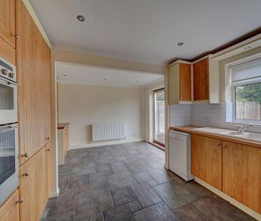 3 bedroom semi-detached house to rent - Photo 3