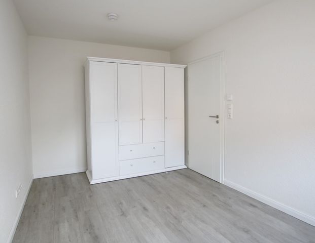 Neuwertige Erdgeschosswohnung mit Terrasse und Pkw-Stellplatz in Westerstede – zentrale Wohnlage - Foto 1