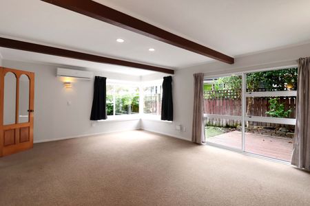 Family Living in Ngaio - Photo 4