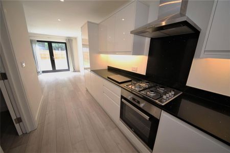 3 bedroom terraced house to rent - Photo 3