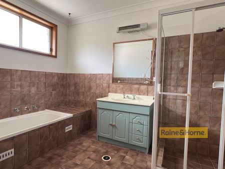 2 BEDROOM UNIT - CLOSE TO SHOPS AND BEACH - Photo 3