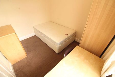 3 bedroom flat to rent - Photo 2