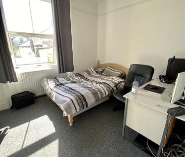 6 bedroom house to rent - Photo 1