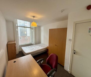 5 bedroom flat to rent - Photo 6