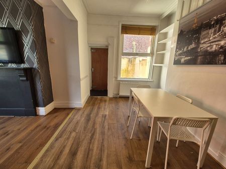 5 Bed Terraced House, Grant Avenue, L15 - Photo 3