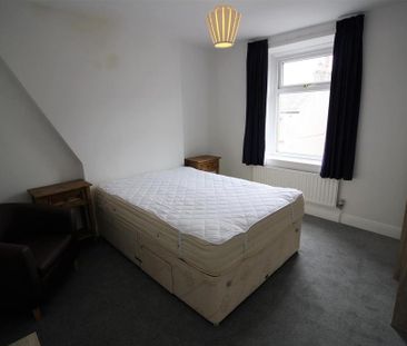 2 bedroom private hall to rent - Photo 6