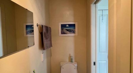 Modern house in popular Newtown - near Hospital - Photo 4