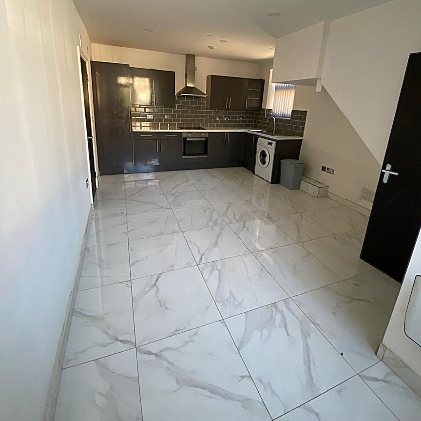 £1,100 PCM, Two Bedroom Maisonette in Paget Street, Grangetown, Cardiff, CF11 7JX - Photo 1